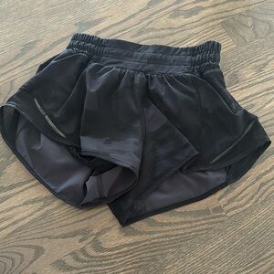 Lululemon hotty hot shorts 2.5 in.